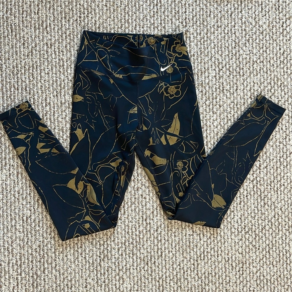EUC Nike Dry-Fit XS Leggings